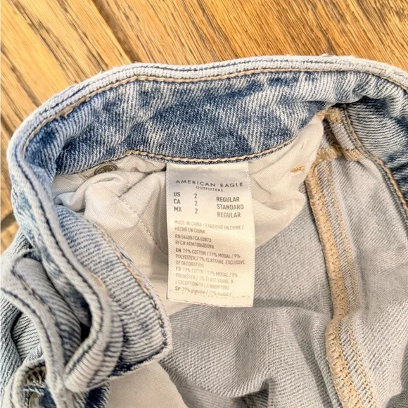American Eagle Outfitters Mom Jeans - size 2 - Picture 4 of 4